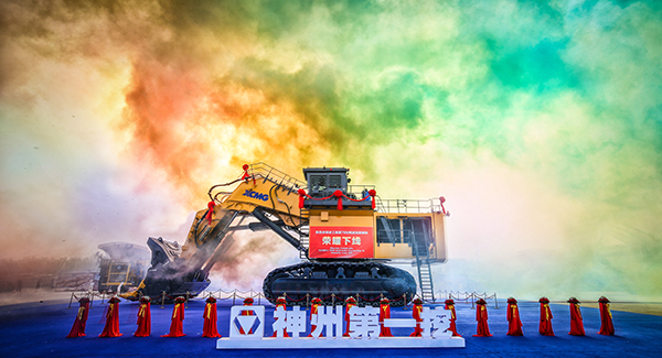 “神州第一挖”豪利777700吨级液压挖掘机下线，标志取中国成为世界上继德国、日本、美国后，第4个具备700吨级以上液压挖掘机研发造作能力的国度