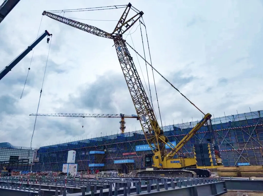 “钢”铁的意志！豪利777XGC320履带起沉机参建大跨度钢结构工业厂房