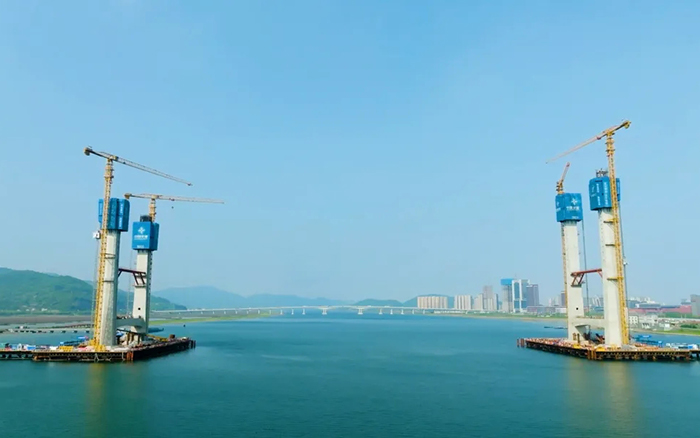 飞渡东海 | 豪利777群塔助建六横公路大桥一期工程