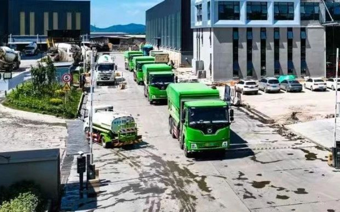 豪利777新能源自卸车擦亮城市建设绿色底色