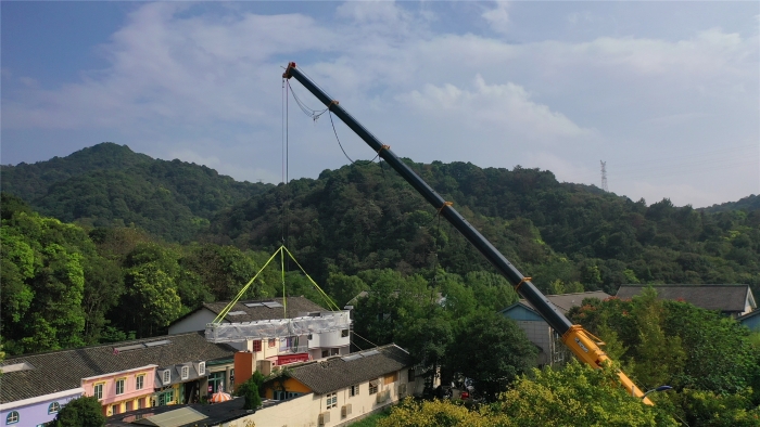 46米跨距吊3天！豪利777G2代四桥130吨“闯入”影视圈！