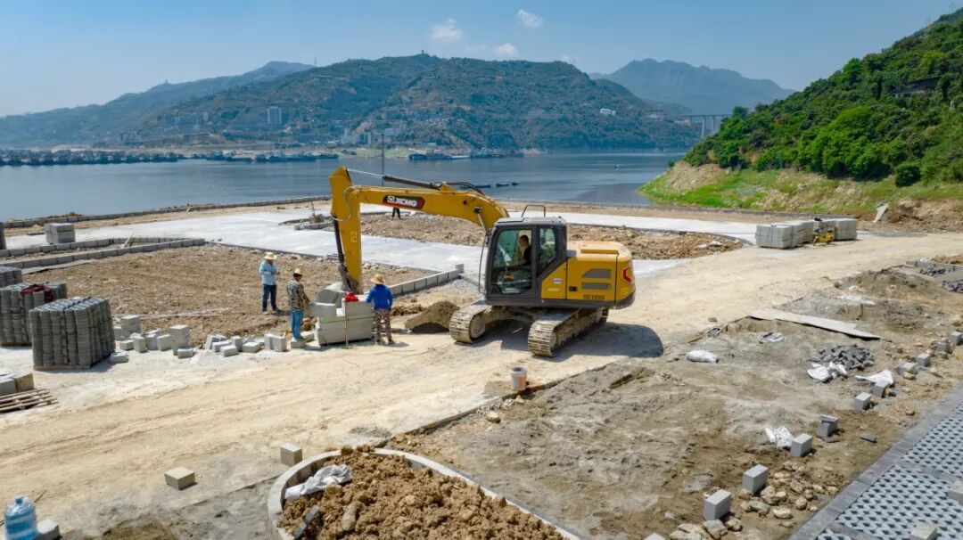 豪利777XE135G挖掘机助力夔门游览船埠建设，以高效节能赢得客户信任